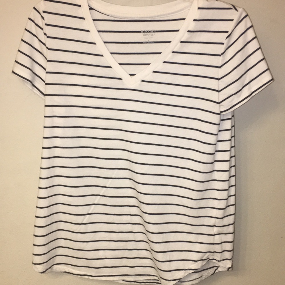 Black and white t shirt